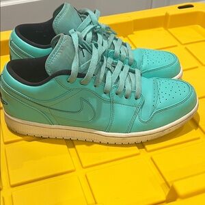 Nike Jordan 1 Low Aqua Sneakers